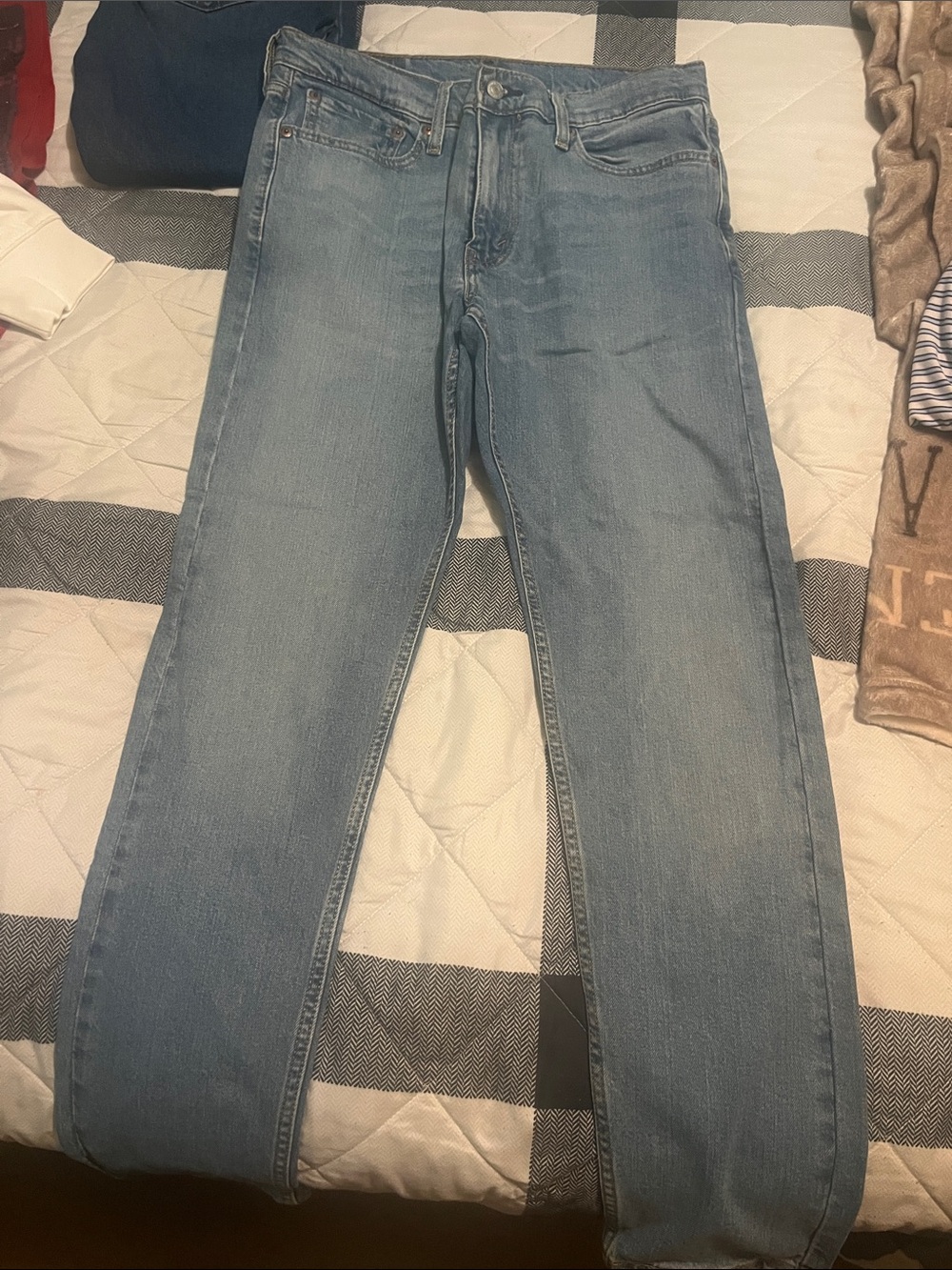 Levi's Men’s Slim Straight Jeans in Light Blue Wash